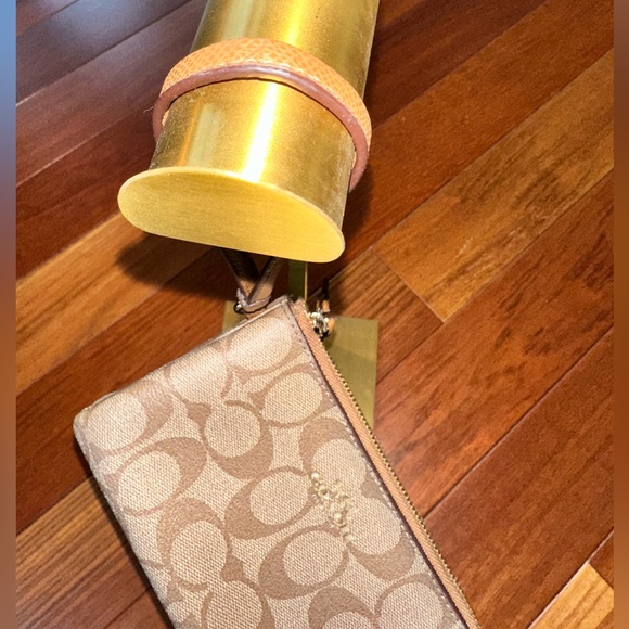 Coach Double Zipper Monogram Wristlet. Excellent condition. - Picture 8 of 12